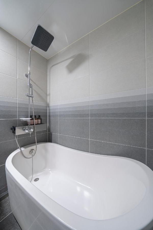 By Ths Valentine Hotel Incheon Siheung Экстерьер фото