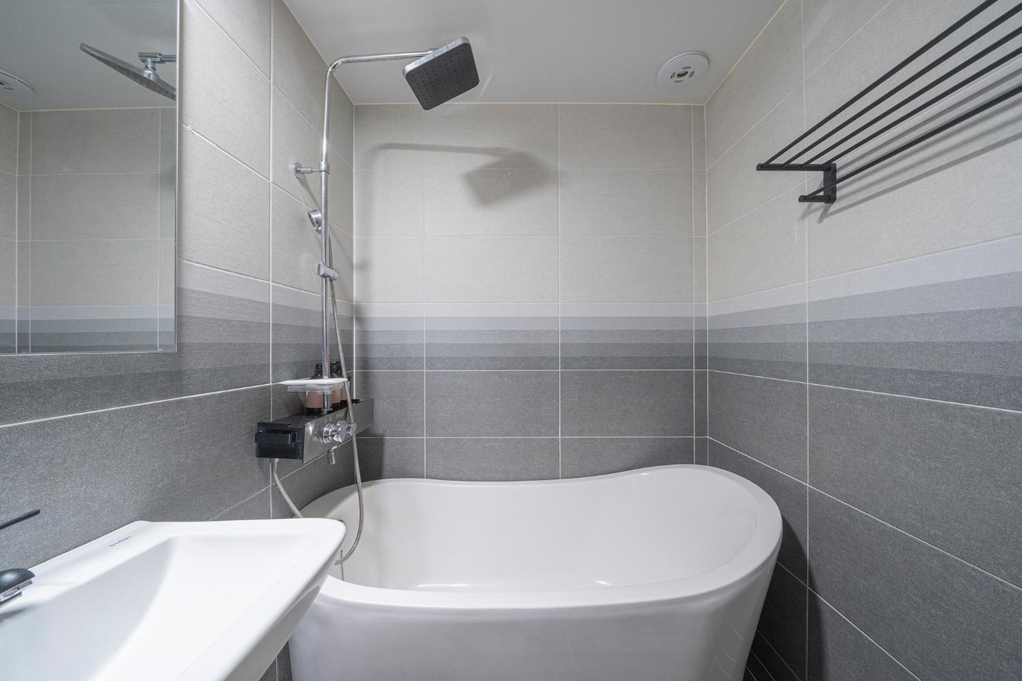 By Ths Valentine Hotel Incheon Siheung Экстерьер фото